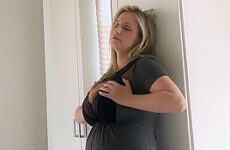 Vendymilking her tits