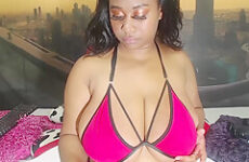 CHubby ebony is stripping and twerking on cam