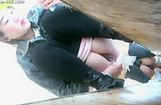 chinese girls go to toilet.309