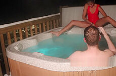 SLUTTY ASIAN TEEN SUCKS OFF PHOTOGRAPHER IN HOT TUB