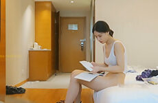 chinese model posing nude.111