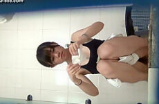 chinese girls go to toilet.188