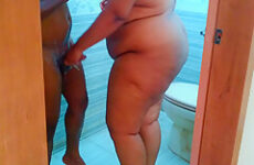 Saudi Muslim Big Tits & Big Ass Sexy 35yo Aunty With Neighbor 19yo Guy Softcor Fucking While Showering In Bathroom - Hot Arabian