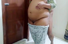 Saudi Arabian Sexy Aunty Swings Her Big Tits & Big Ass Seduces The Neighbor To Have Sex Then He Gets Hot & Fucks Her