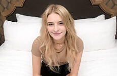 Watch this 19-yr-old blonde with a meaty cunt suck cock