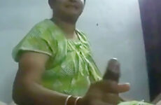BEST SLIMY Handjob Indian Desi aunty wife