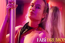 Diabinha Milf Se Exibiu No Pole Dance E Fodeu Gostoso Ate Ele Gozar Na Sua Bunda Grande - Fabidrumond .br 5 Min