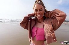 Summer Vixen - Spreads Her Pussy Lips On The Beach