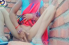 Indian Ne Finger And Apne Boobs Se Dudh Nikali Rahi Thi (1)