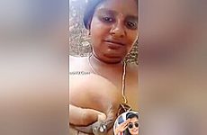 Horny Desi Bhabhi Shows Her Milky Boobs