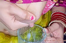 Sexy Bhabhi Makes Yummy Coffee From Her Fresh Breast Milk For Devar By Squeezing Out Her Milk In Cup