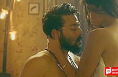 Desi Bhabhi Ro Rhi Hut Dete Hue Jabki Uska Pati Dekh