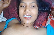 Desi Bhabhi Mouth Fisting Mouth In Hand