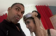 Indian broad does blowjob and her sexy bun is licked